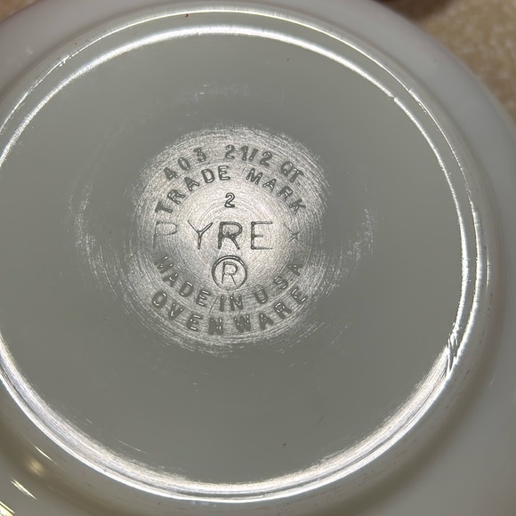 Pyrex Vintage Amish Butterprint Cinderella mixing bowl exc cond. #403 2-1/2qt - Picture 2 of 6